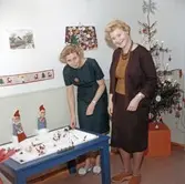 Daghemspersonal vid julkrubban, 1960-tal