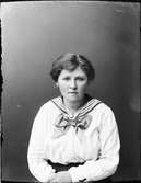 Mathilda Mattsson från Söderby, Östhammar, Uppland 1918