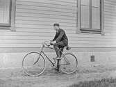 Man på cykel, ca 1885