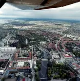 Flygfoto över Örebro mot öster, 1995