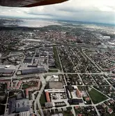 Flygfoto över norra Örebro mot öster, 1995