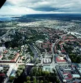 Flygfoto över Örebro mot öster, 1995
