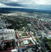 Flygfoto över Örebro mot öster, 1995