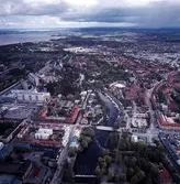 Flygfoto över Örebro mot öster, 1995