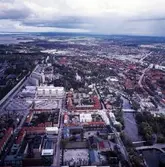 Flygfoto över Örebro mot öster, 1995