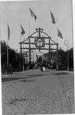 Torgbron i Alingsås som förbinder Stora och Lilla Torget, under 300-års jubileumet 1919.