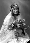 Porträtt av okänd kvinna i brudklänning.
