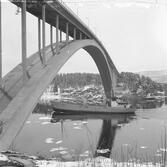 Fartyget Höken vid Sandöbron

