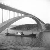 Fartyget Medemsand vid Sandöbron

