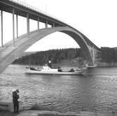 Fartyget Vasaborg vid Sandöbron
