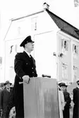 Brandkårens 50-års jubileum 1950. Brandchefen Anders Hedén talar på Stora torget.