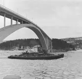 Fartyget Ymer vid Sandöbron
