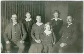 Brevkort- familjen Andersson vid markenteriet, Untraverket, Söderfors, Uppland 1917
