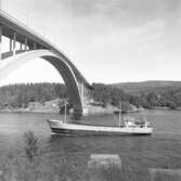 Fartyget Waal vid Sandöbron