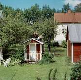 Lekstuga i trädgården till Vikingavägen 5, 1960-tal