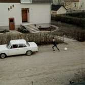 Parkerad bil i villaområdet Rynninge, 1969