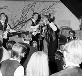 Cyclones spelar i Grottan i Hallsberg, 1963-1964