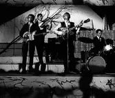 Cyclones spelar i Grottan i Hallsberg, 1963-1964