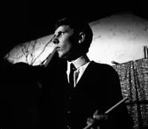 Lars Sjögren i Cyclones vid spelning i Grottan  i Hallsberg, 1963-1964