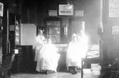 Interiör från rak-och frisersalong i Örebro, 1920-tal