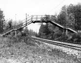Gångbro över järnvägen i Adolfsberg, 1976-1977