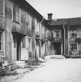Del av gården Kyrkogårdsgatan 13,15, 1956
