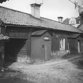 Gårdinteriör på Kyrkogårdsgatan 27, 1952