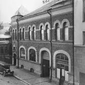 Bil parkerad framför IOGT:s ordenshus på Fredsgatan 18, 1922