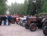 Veterantraktorklubb ställer ut traktorer i Stora Mellösa, 1990-tal