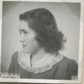 Ateljéporträtt av Evy Franzén, född 1928 i Kållered, död 2008 i Kållered (gift Åberg), Vommedal okänt årtal. Dotter till Gottfrid och Ingeborg Franzén, Vommedal 