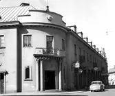 Hörnan Landbogatan - Storgatan med Sparbankshuset och butikerna.