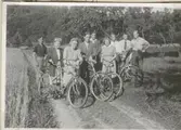 Kållereds Missionsförsamling cirka 1940. Cykeltur från Älvsåker SMU till Kållered. Till vänster Paul Eriksson (1913-2005), Heljered Mellangård.