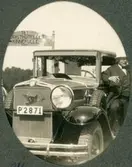 Bilutflykt. Text på skylt: 