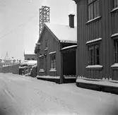 Östra änden av Kanalgatan i Jönköping, fotograferad åt öster. Huset med tornet är Svenska mosskulturföreningen.
