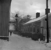 Gatukorsning i Jönköping 1947/48. På Östra gränd ligger bröderna Brogrens måleri. 