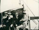 Gruppbild vid livbåt