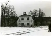 Fagersta stad, Fagersta kn.
Flygelbyggnad vid Hornska herrgården, 1976. Inför upprustning.