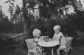 Bertram Malm lekande barn, 1930-tal