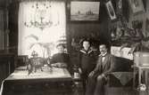 Familjen Malm i finrummet, 1917