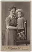 Mor och son, 1926 ca