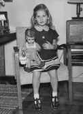 Flicka med docka, 1950-tal