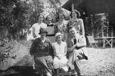 Familj vid 'Lustigkulle', ca 1935