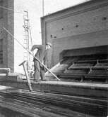 Utansjö Cellulosa AB, bildat 1897 på konsul Fritz Versteeghs förslag, för att tillvarata klentimmer. Fabriken togs i drift i mars 1900. 1904 beskrevs fabriken enligt följande i försäkringspappren: Alla fabrikshusen äro uppförda av sten med gavelspetsar av sten och utan överskjutande taksprång av trä samt under tak av asfaltpapp. 