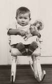 Mandis 1 år med docka, 1923
