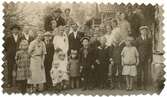 Bröllopsfölje framför kameran i Backalund, Svartå, 1926