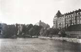 Centralpalatset med Svartån i förgrunden, 1920-tal