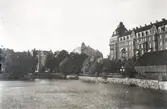 Centralpalatset med Svartån i förgrunden, 1920-tal