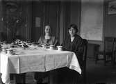 Kvinnor på café, 1920-tal