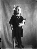 Flicka med docka, 1920-tal