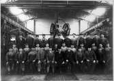 Arbetare med basar i Centrala verkstädernas hjulverkstad, 1910-tal